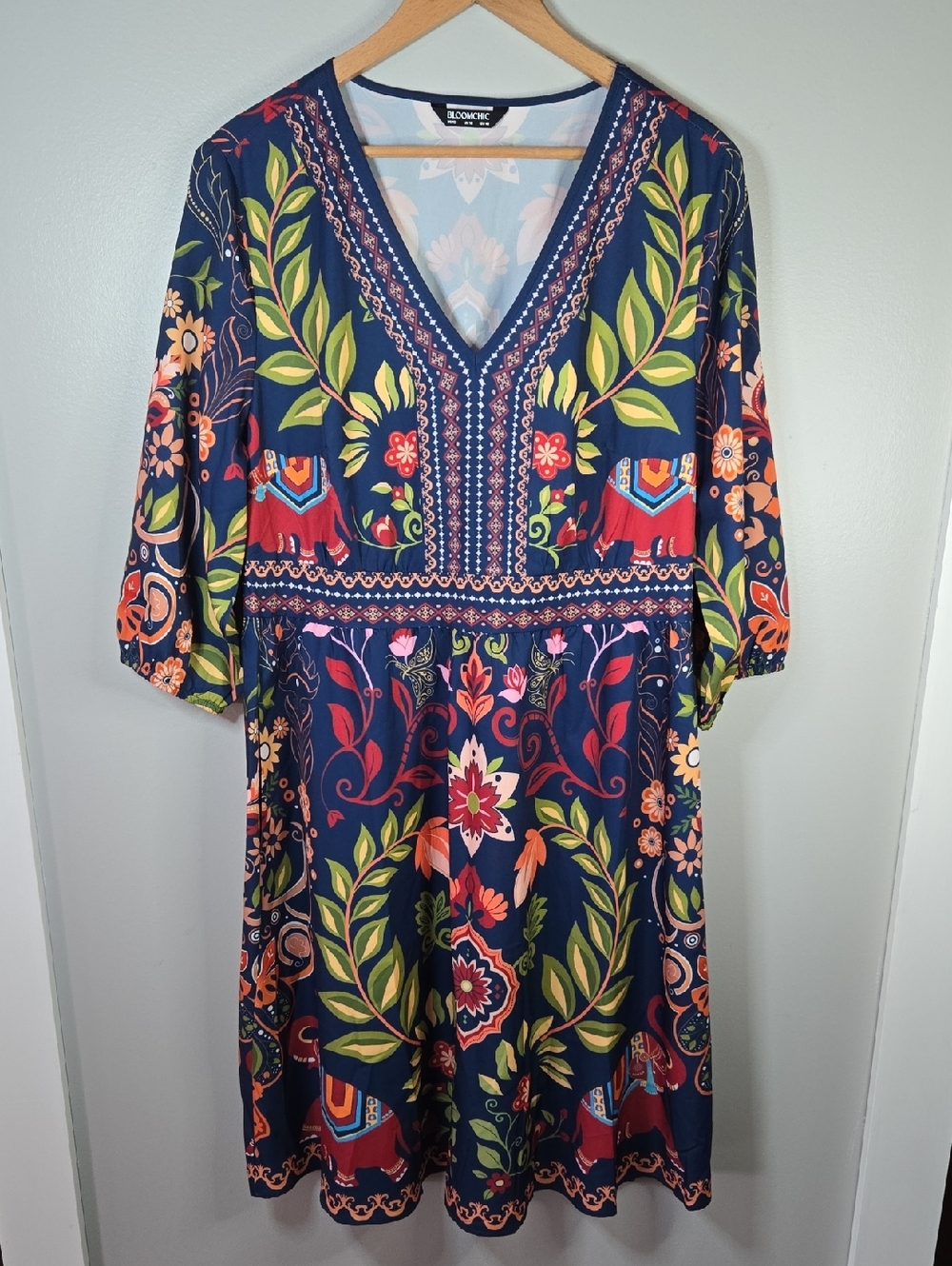 BloomChic NWOT Size 12 Blue Floral V-Neck Loose Fit Boho Pockets Dress